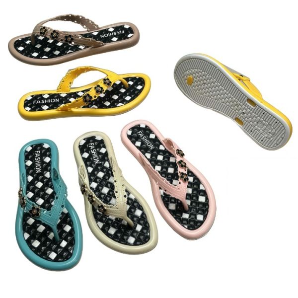 PVC Women Flower Decor Checkered Sole Flip Flops