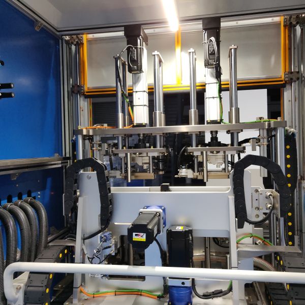 Machine de soudage à plaque chaude infrarouge de haute précision à 220V 50HZ et garantie d'un an pour le soudage en plastique