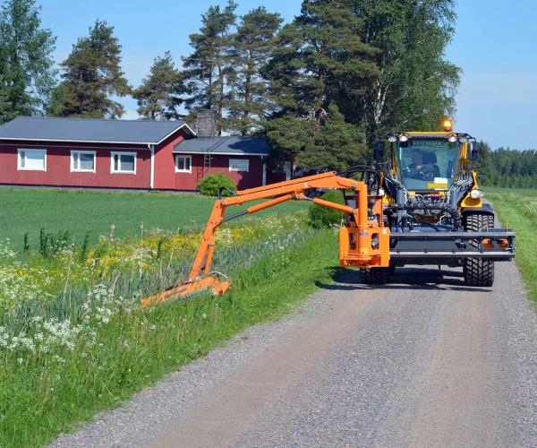 2024 New 1.5-20 Ton Mini Excavator Brush Cutter Flail Mower Forestry Mulcher Lawn Mower for Sale