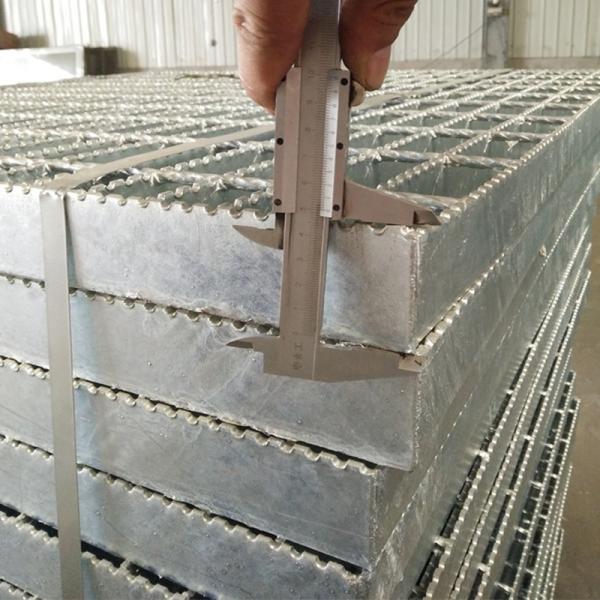 Outdoor Metal Drain Cover Q235 Grating Serrated Galvanized