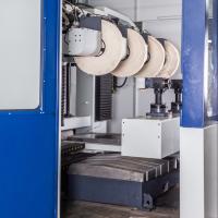 Máquina de polonês industrial de quatro estações para o encaixe sanitário dos mercadorias