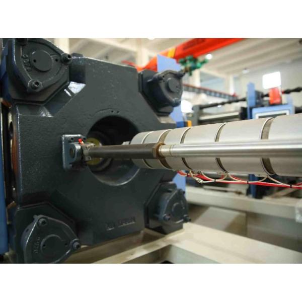 Injectionpressure 100 to 2000 MPa injection moulding machine optimized for PE material ensuring smooth injection molding