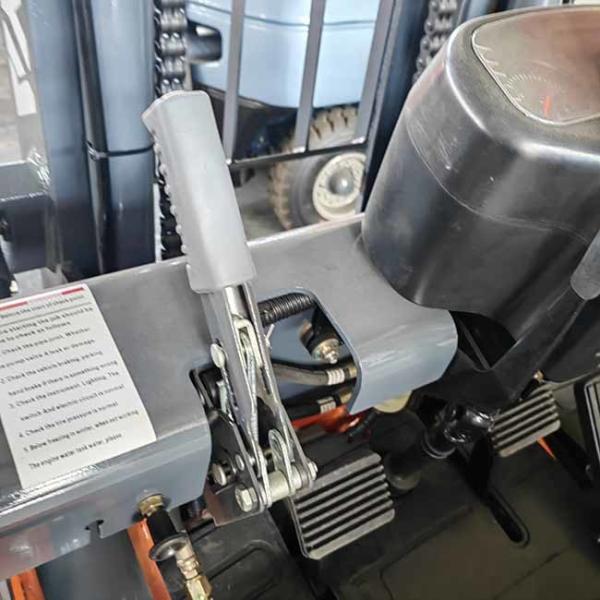 4000kgs Diesel Lift Truck 3 Stage Full Free Lift 4.5m Mast Counter Balance