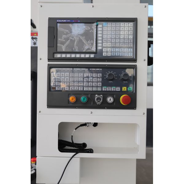 XH7126 CNC Metal Milling Machine 3 Axis 800x260mm With 4KW Servo Motor
