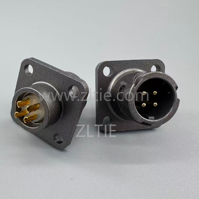 FQ14 Series 4-Pin Square Flange Male Socket