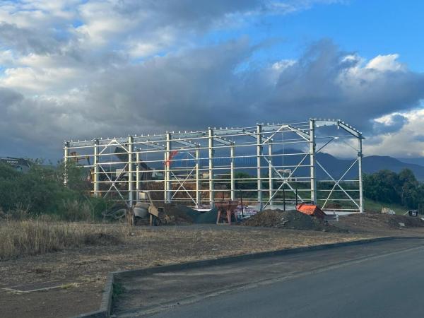 Hot DIP Galvanized Steel Structure Building with Corrugated Roof Cladding