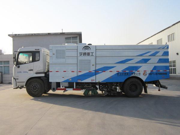 Dongfeng 4x2 Small Street Sweeping Truck For Sale / Small Sweeper Truck