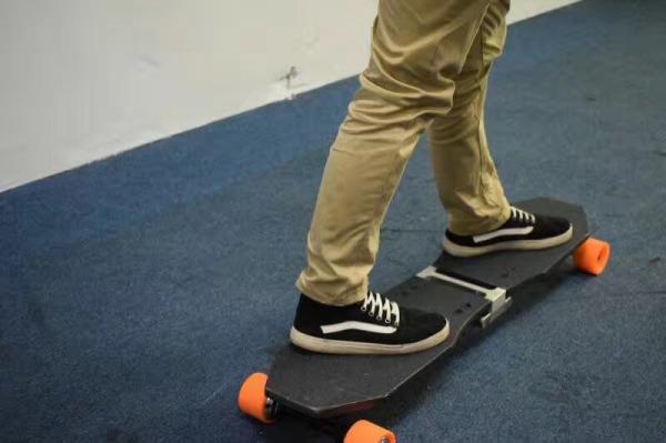 Protable Fold Electric skateboard,4 wheels Remote control high speed electric skateborad Factory GK-ES02