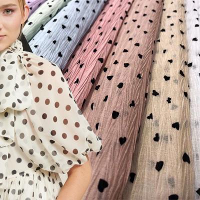 Vislumbrar a tela de prata 120-130GSM do tafetá de Gauze Chiffon Crepe Fabric Crinkle