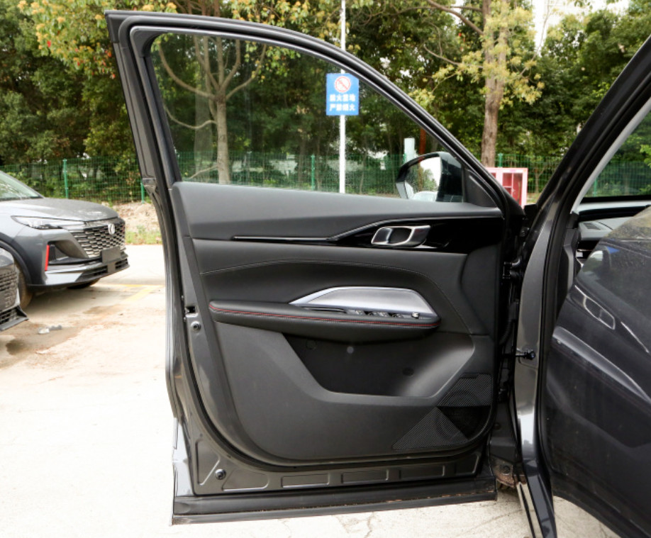 Бензин мест двери 5 версии 5 Changan OSHAN Z6 2022 1.5T DCT Zhixiang использовал SUV