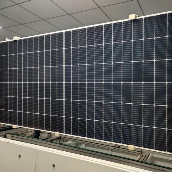A Glass Mono Half Cell Solar Panel 550W Monocrystalline Photovoltaic Solar Panel