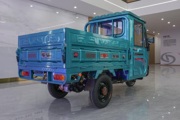 72V Semi Enclosed Electric Tricycle Long Endurance For Cargo Transport