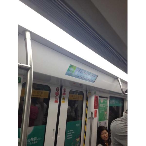 A barra esticada 28 polegadas LCD indica o quiosque do Signage de Digitas para ônibus e estações de metro