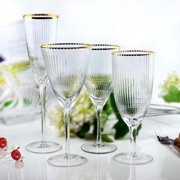 Vinho claro, champanhe, copos de água, festa, vidro personalizado para casamento.
