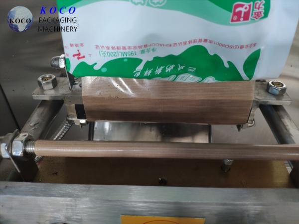 Hot Liquid Water Filling Milk Packing Machine Automatic 1050*950*1950MM