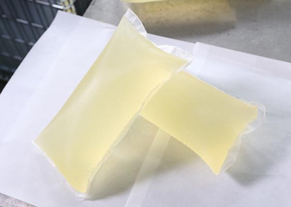 A borracha transparente branca da água baseou o esparadrapo quente da colagem do derretimento para tecidos do bebê