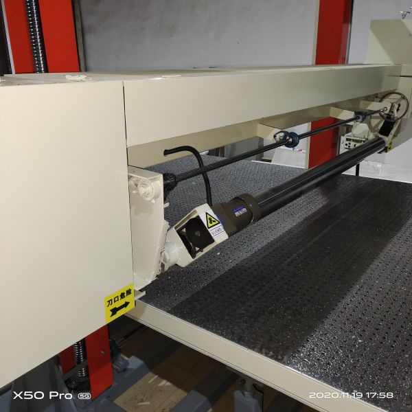 High Precision Horizontal Foam Slicing Machine With 1650mm Width