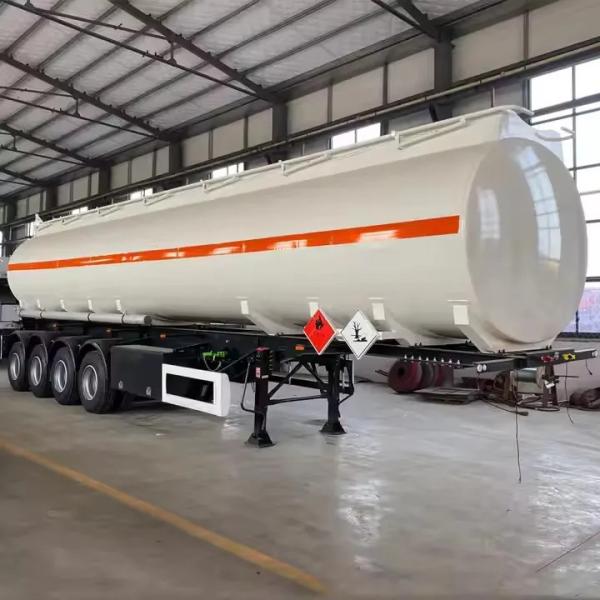 Heavy-Duty 12R20 Tyres With JOST 2/3.5 Bolted Type Tank Truck Semi-Trailer, Specially Designed For The Transport Of Fuel And Oil.