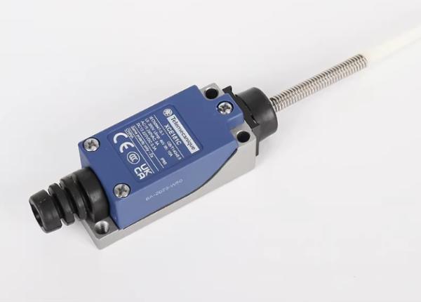 Schneider XCE154C Steel Round Rod Lever Bi-Directional Return Medium Duty Industrial Travel Switch