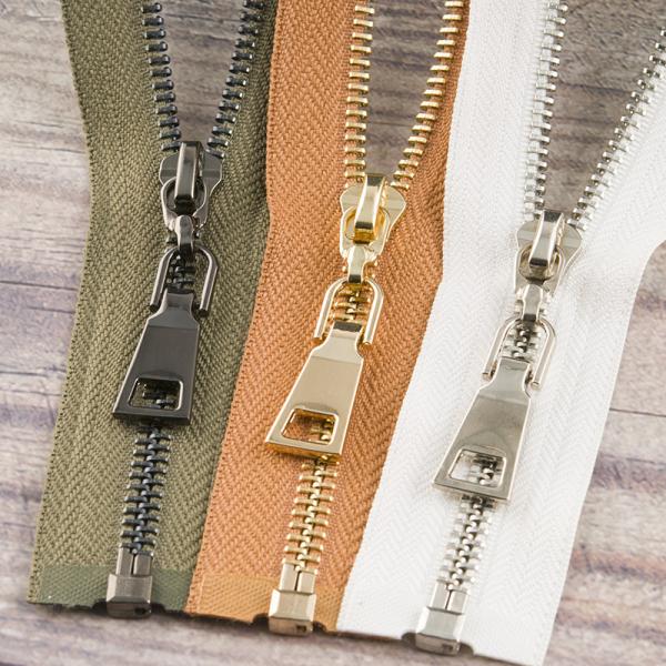 Tirettes en métal de Matt Nickel Gunmetal Antique Silver flexibles pour la veste noire