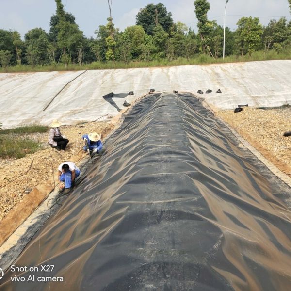 Canal Geo Membrane Waterproof 400gsm Hydraulic Engineering Composite Geomembrane