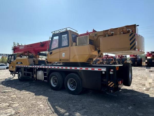 Machinerie de construction d'occasion 2023 Sany 25-Ton 250c5-8 Grue de camion avec châssis haute performance