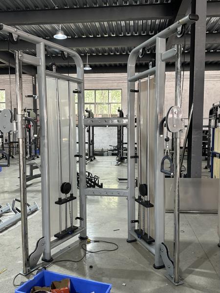 Équipement de gymnastique commercial Près de poitrine à broche réglable à poulie à câble croisé Machine d'entraînement multifonctionnelle