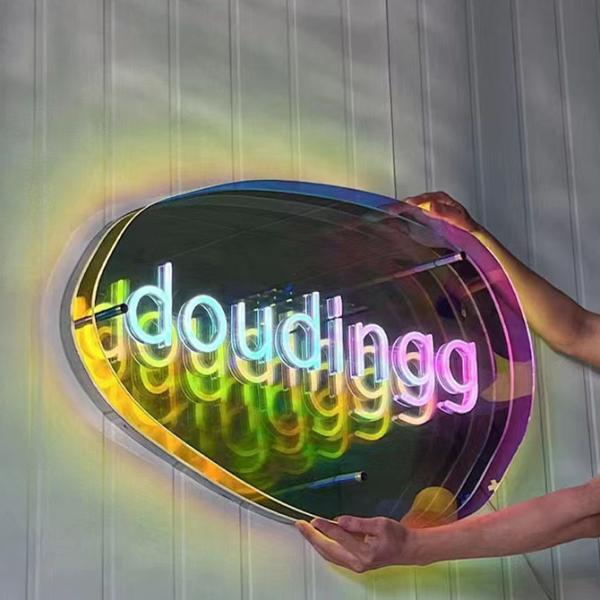 Неоновые зеркала, отражающие художественность Внутренние наружные модные тенденции для современных пространств