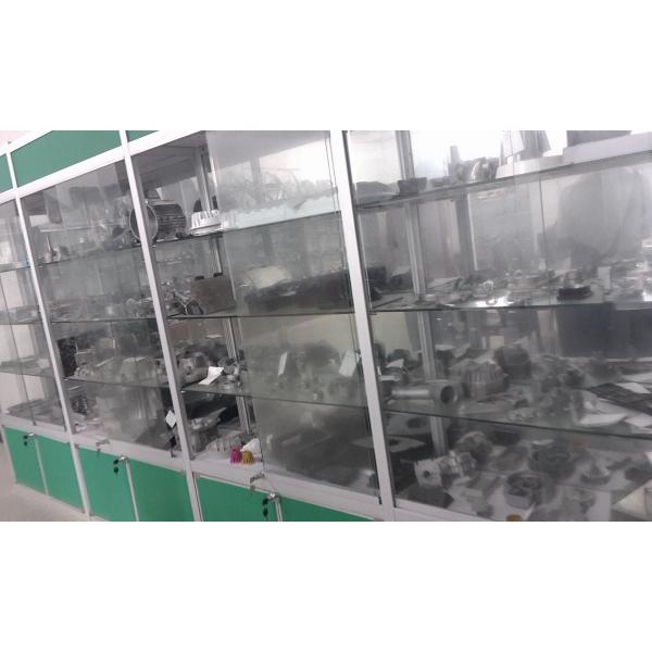 La protuberancia de aluminio del perfil de aluminio parte el marco de aluminio