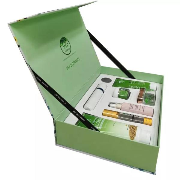 Hard Paperboard Luxury Cosmetic Packaging Boxes Magnetic Closure