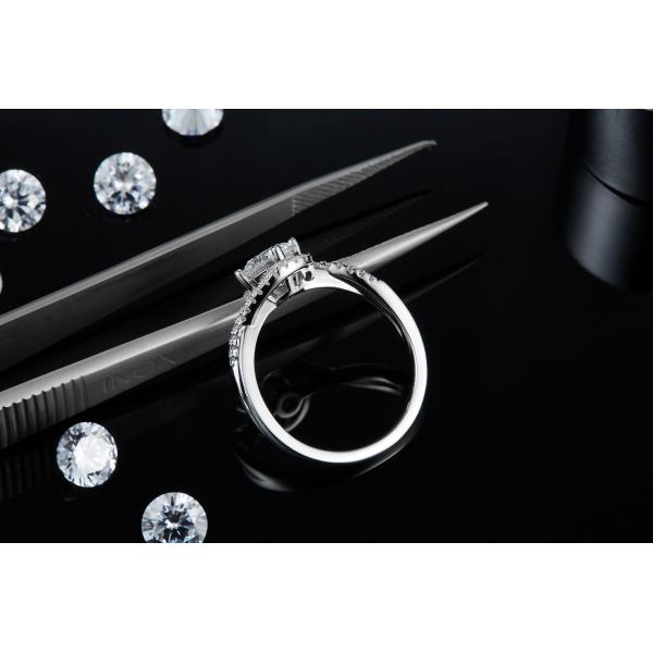 Простое обручальное кольцо свадьбы извива ленты Moissanite отрезка круга безграничности женщин прибытия S925 яркое устанавливая