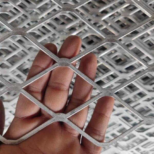 High Load Capacity Expanded Metal Mesh, 8mm 1m x 3m Flooring Panel for Industrial Use