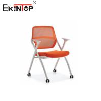 Silla de entrenamiento plegable ajustable de altura con reposabrazos fijos