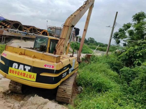 Excavadora original importada de segunda mão Cat 320B de braço alargado  do Japão