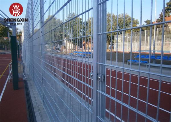 Post 40x60mm Galvanized Welded Wire Mesh Fencing With Ground Screw