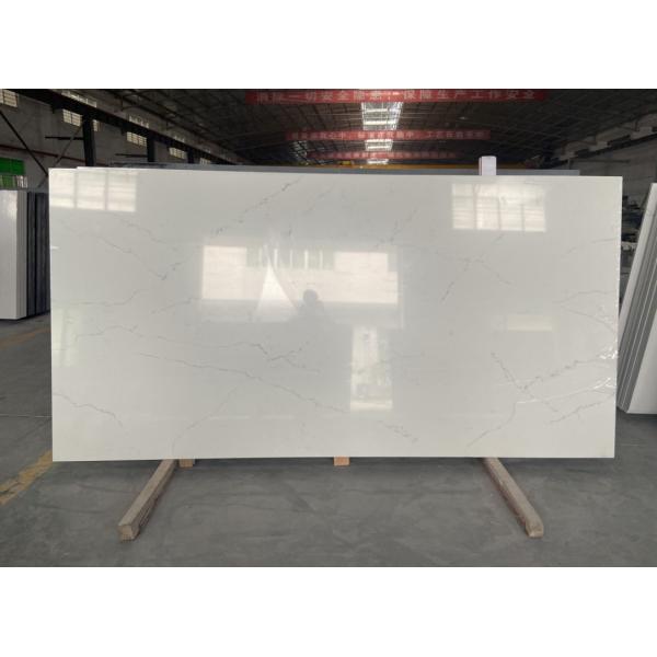 7%の樹脂のブラウンの水晶平板のカウンタートップは10mm表面の8mmを砥石で研いだ