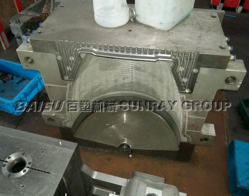 Reusable 60l Large Insulated Water Plastic Blow Moulding Machine To Make Ice Cooler Box