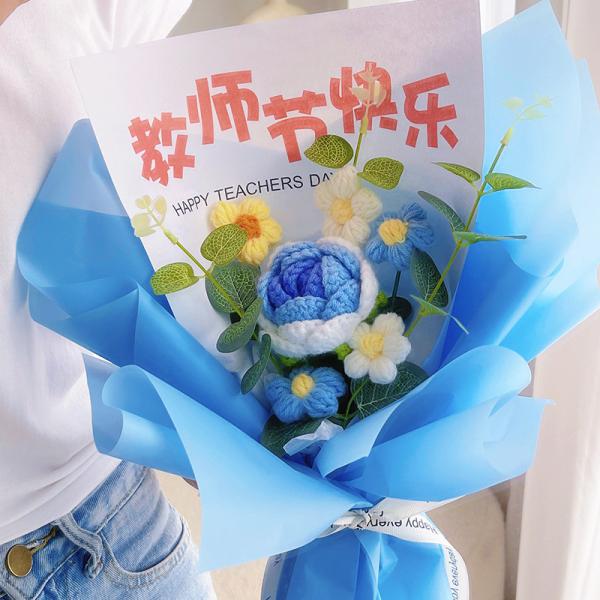 Teacher’s Day Exclusive Rose Bouquet Handmade Knitted Floral Gift Realistic-Looking Yarn Flowers for Teachers