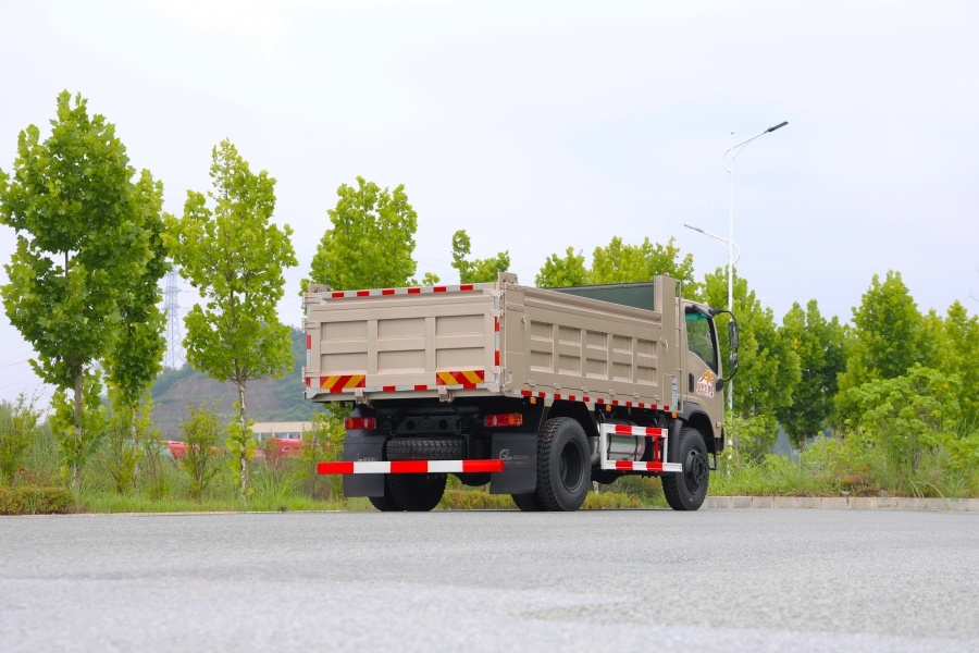 Export Dongfeng four-wheel-drive flathead dump truck