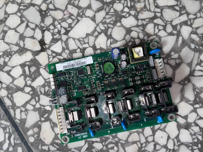 AFIN-01C 64693808 ABB Sistemas DCS especializados freelance Procesamiento de datos y comunicación eficientes