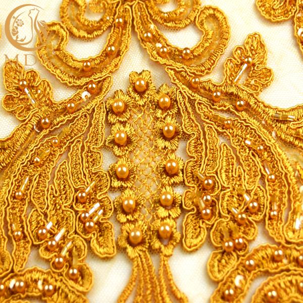 Красивая вышитая рука шнурует 20% полиэстер ткани расстворимого в воде вышитого бисером шнурка Bridal