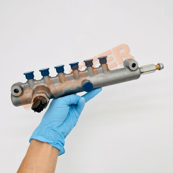 J08E-WU Engine Compatible Common Rail Pipe 095600-5330 RE549624 With High-Strength Pressure-Resistant Alloy And 6-Month Warranty