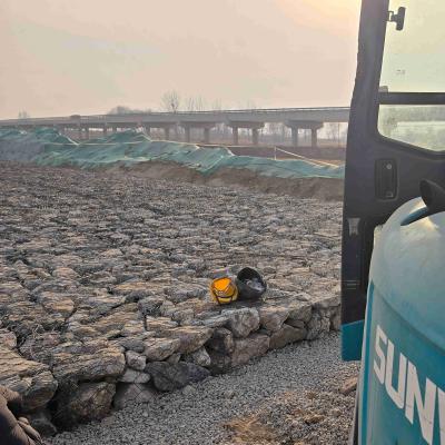 1*1*0.3m Matraque en gabion revêtu en PVC Cage en pierre tissée flexible avec trous hexagonaux pour les projets côtiers