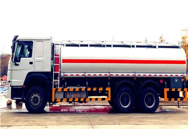 SINOTRUK Oil Transport 6x4 20000L Fuel Tank Truck