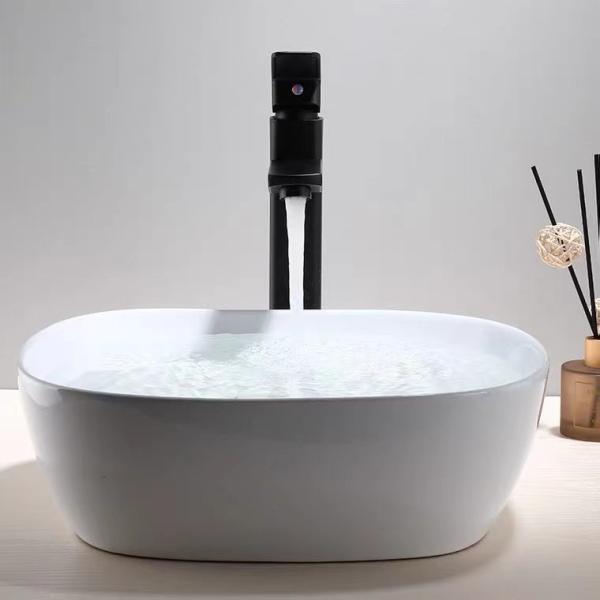 Кран раковины гостиницы Faucet Bathroom нержавеющей стали держателя 304 палубы квадратный