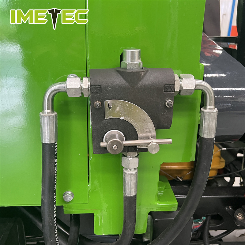 3m³ Capacity Hydraulic Transmission TMR Feed Spreader Truck with Wear-Resistant Manganese Steel Tank for Livestock Feeding