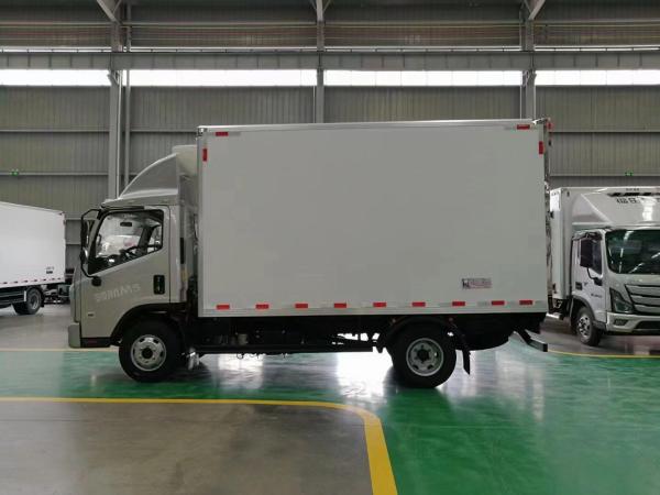 Urban Transportation Foton 4X2 Refrigerated Truck with Euro 4 Emission Standard Engine Capacity 4L