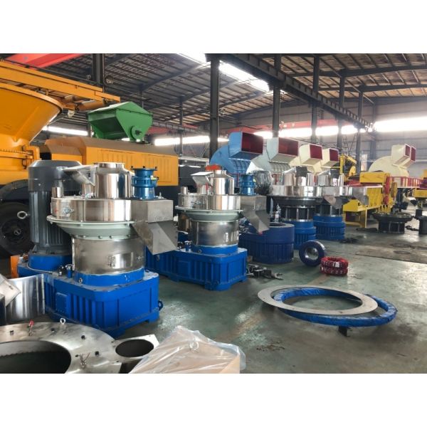 2500-3000KG/H Vertical Biological Pellet Machine / Biomass Ring Die Pellet Mill Machine