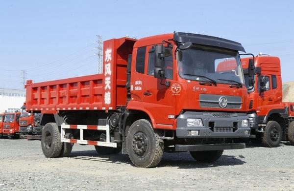 DONGFENG Euro4 4X2 Mini Dump Truck With Left Steering And 6000 X 2300 X 1280mm Cargo Box