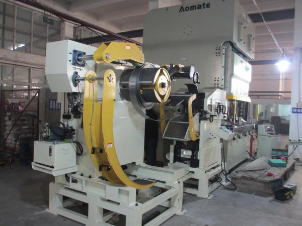 A folha de metal que carimba o alimentador do Straightener de Decoiler da expansão do Mandrel apressa 16~24 M/minuto